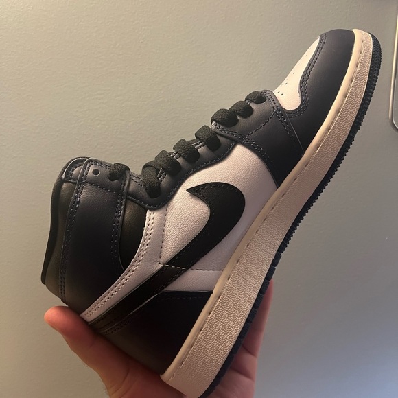 Nike Men's Dark Blue and White Sneakers - Picture 2 of 5